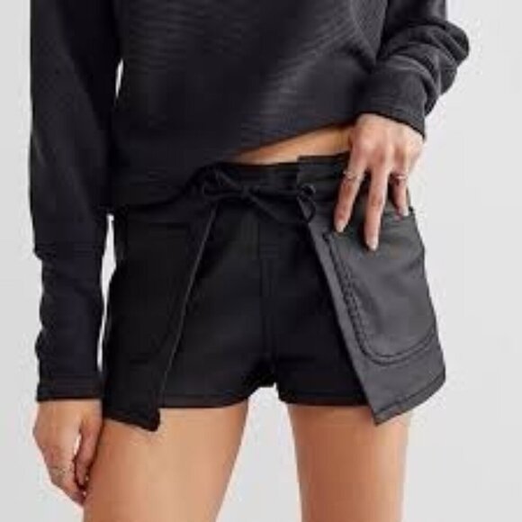 Free People Womens Black Short Size 2 Billie Coated Lace Front Pocket New - Picture 1 of 9